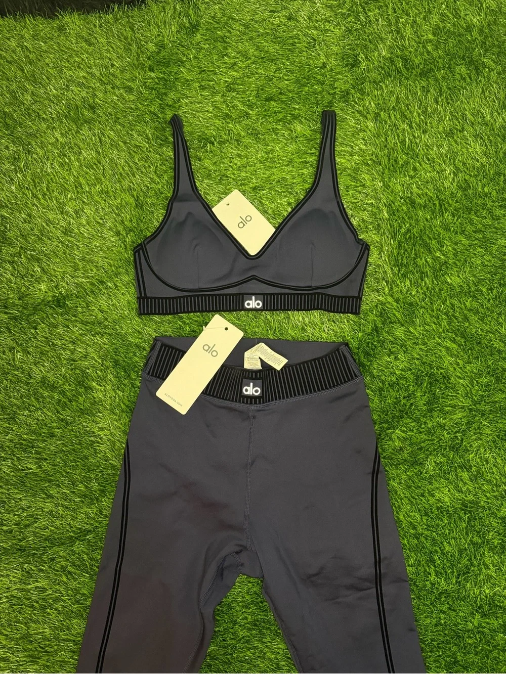 ALO Yoga Black Seamless Sports Bralette and Leggings Set AIRLIFT SET DARK BLUE